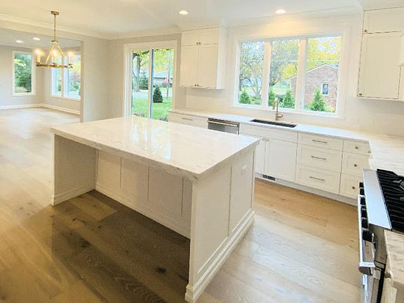 5th image of 2921 Middlebury Ln