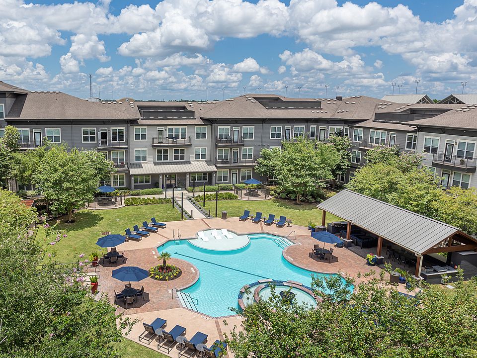 Resort Style Pool