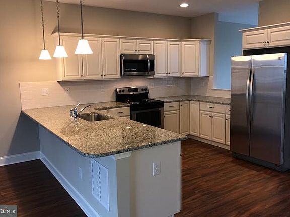 2nd image of 301 S Parkway Dr