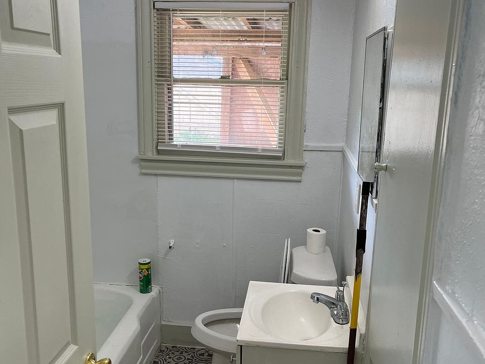 1st image of 2938 Niagara St
