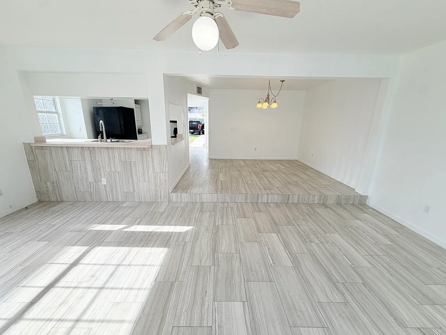 143 Mango Dr — Photo 2