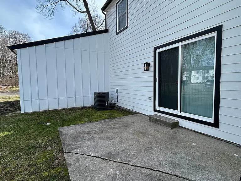 805 Lindenwood Dr S — Photo 2