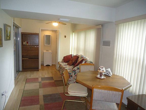 Large sunroom in back 