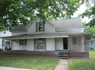 316 S Madison St, Cerro Gordo, IL 61818