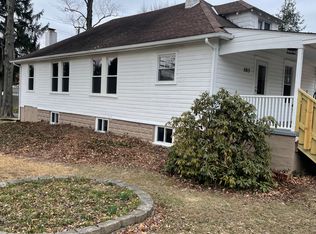 5813 Hulmeville Rd, Bensalem, PA 19020