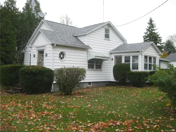 15 E Courtney St, Dunkirk, NY 14048