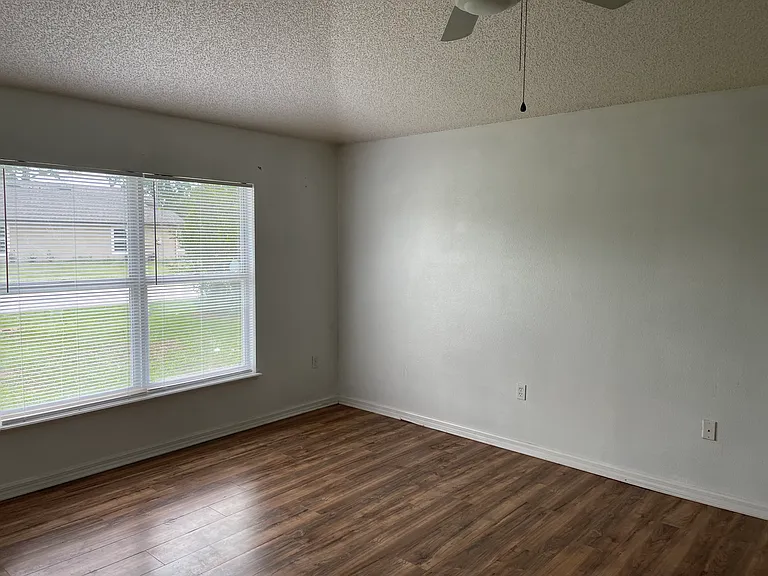 4 Burbank Dr — Photo 18