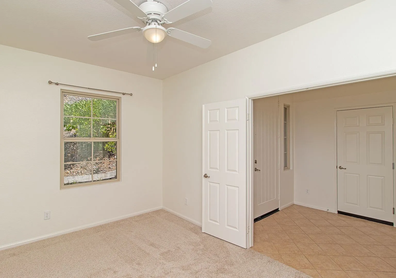 Incredible 3 bed & 3.5 bath Tri-Level Condo in San Marcos! — Photo 4