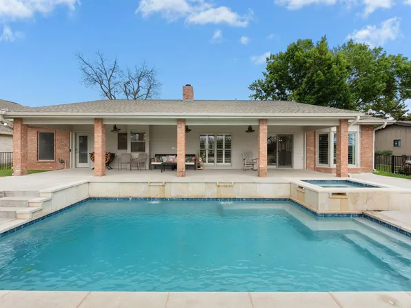 407 Olympia Fields, Meadowlakes, TX 78654