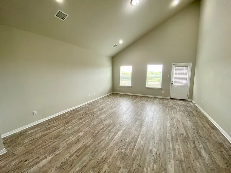 632 Donegal Ln — Photo 7