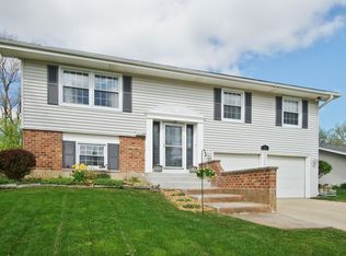 1310 N Oakmont Rd, Hoffman Estates, IL 60169