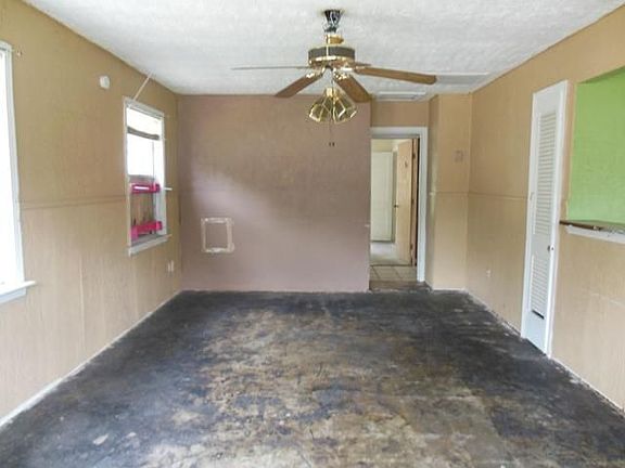 2nd image of 307 W Houston Ave