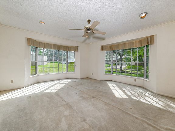4th image of 2514 Memorial Dr