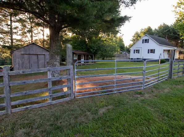 643 Indian Valley Rd, Dugspur, VA 24325