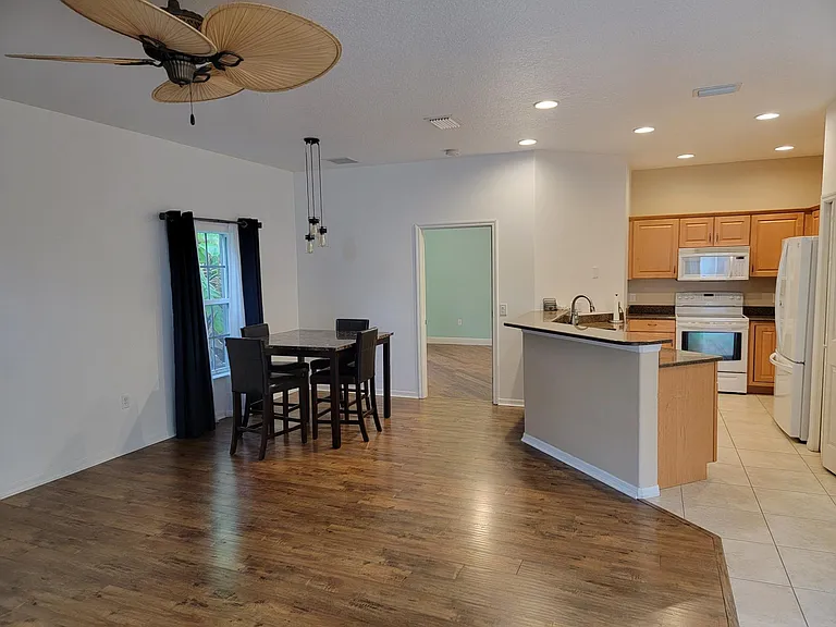115 Majestic Bay Ave — Photo 8