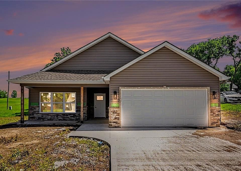 1st image of 1007 Moore Dr