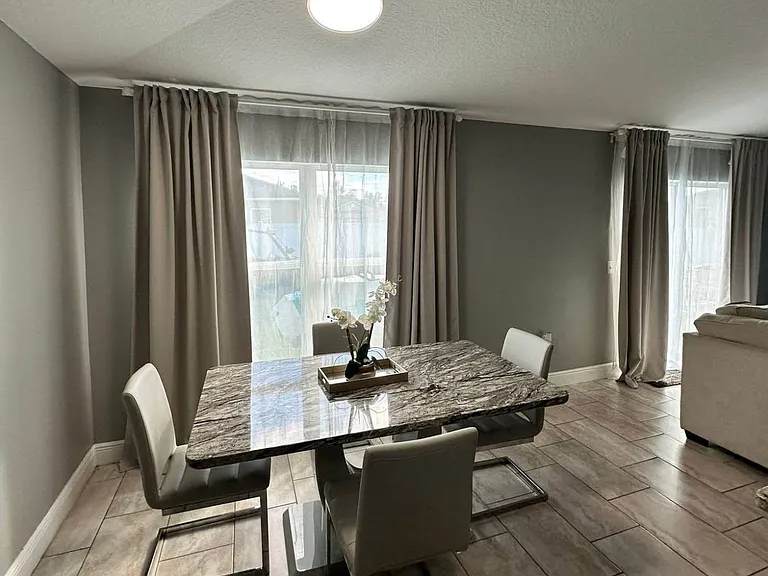 2020 Maple Ln — Photo 2