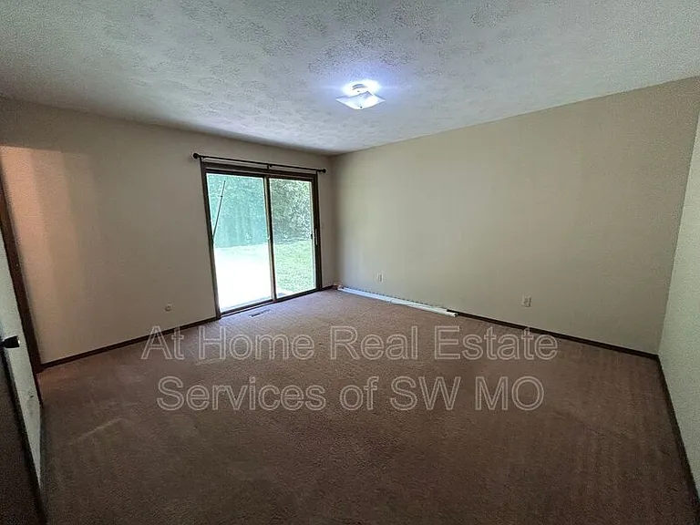 522 E Latoka Ct — Photo 6