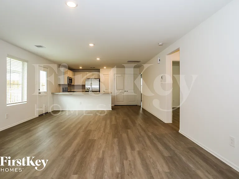 423 Jewett Meadow Dr — Photo 4