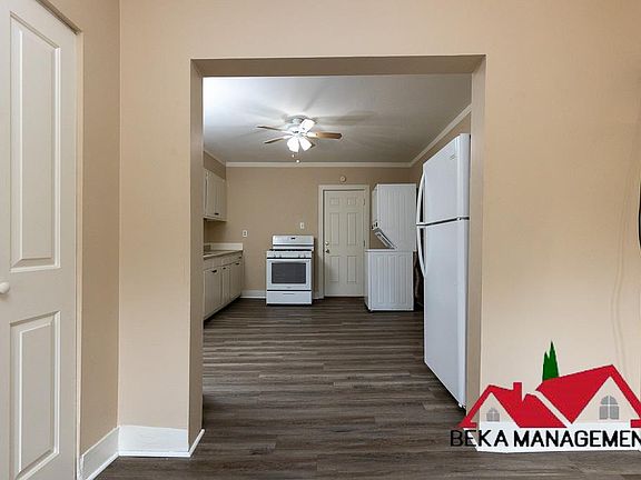4th image of 21438 Hamilton Ave #1