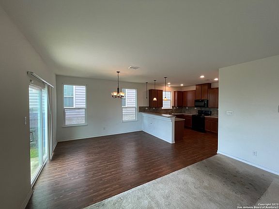3rd image of 1515 Iron Creek