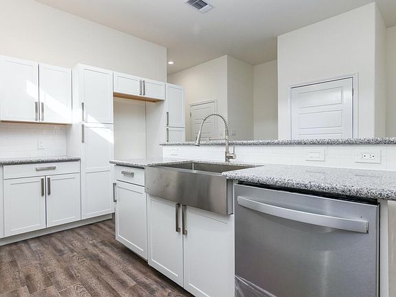 3rd image of 1618 Dakota St #101