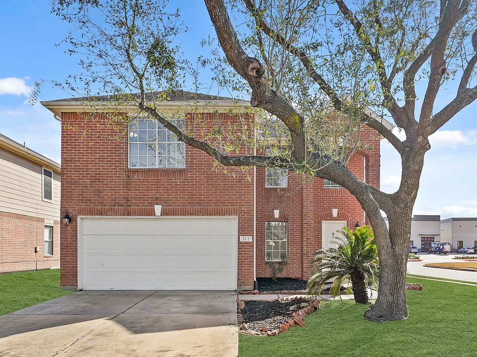 1st image of 21619 Knightsbrook Ln
