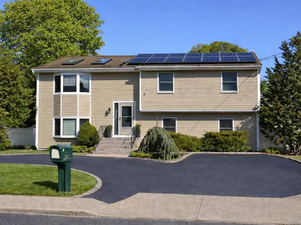 263 N Bicycle Path, Selden, NY 11784