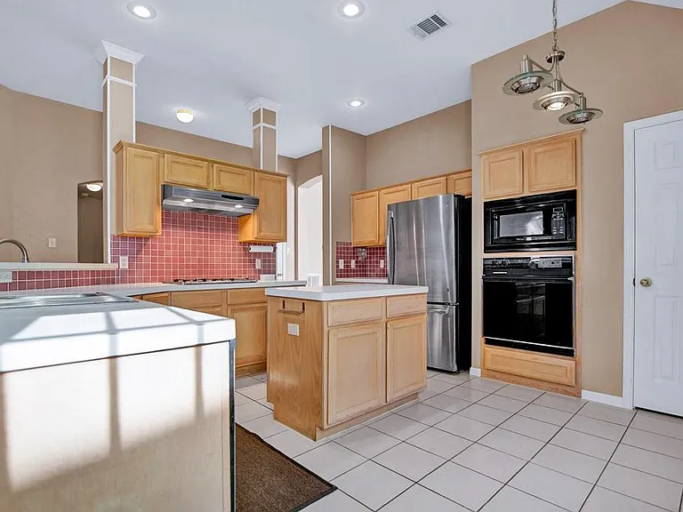 1901 Dapplegrey Ln — Photo 22