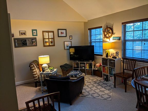 2nd image of 2105 N Scott St APT 82