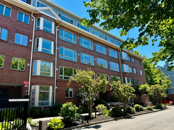 703 Chandlers Wharf #703, Portland, ME 04101