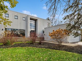 989 Forestway Dr, Glencoe, IL 60022