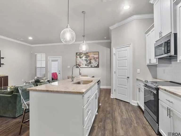 8123 Stonelake Circle East Ave — Photo 4