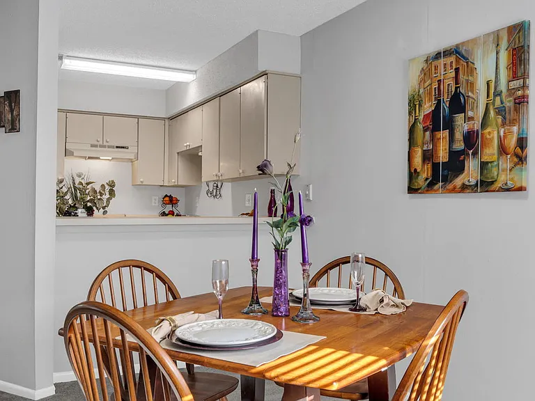 Windsong Apartments — Photo 32