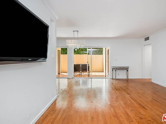 5th image of 423 S Rexford Dr Unit 104
