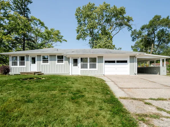 405 Carol Dr, Benton Harbor, MI 49022