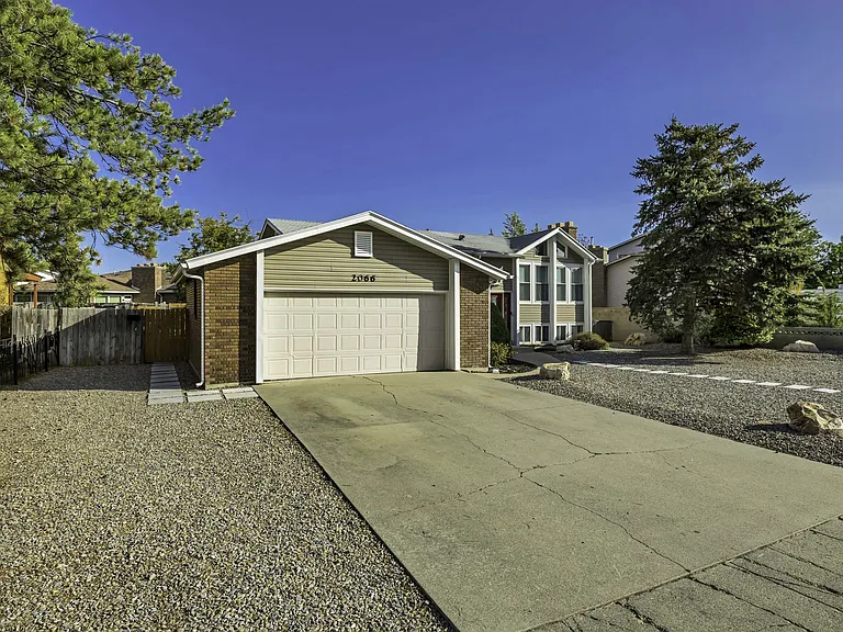 2066 W Quailstone Dr — Photo 4