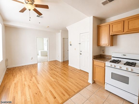 4th image of 151 Valley Rd APT D