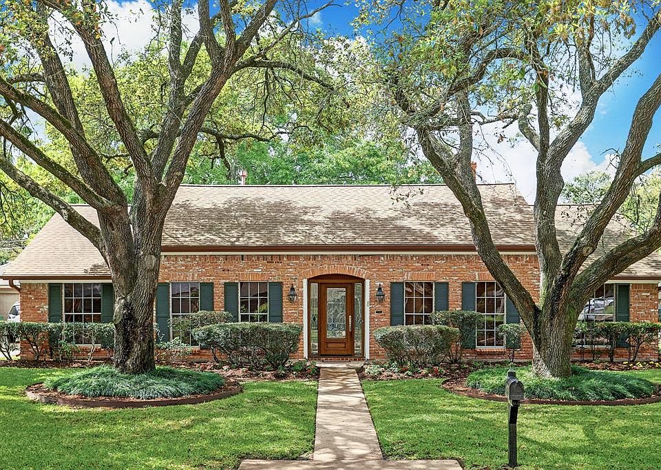 1st image of 2535 Pomeran Dr
