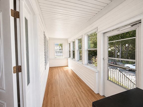 2nd image of 64 Havelock St