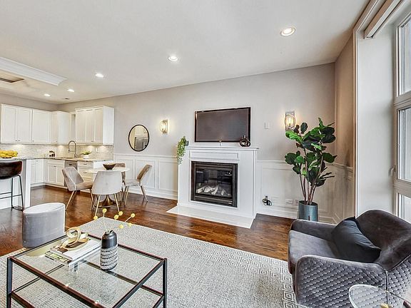 3rd image of 2435 W Belmont Ave APT 3W
