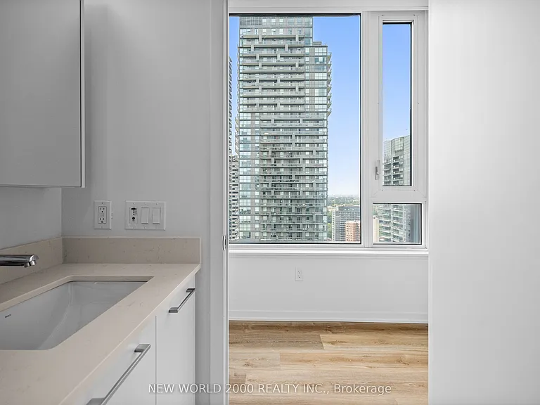 101 Roehampton Ave #2211 — Photo 21