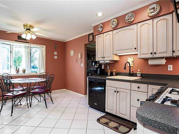 2nd image of 14 Markwood Ln