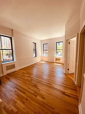 Rented by Metropolis Real Estate of Manhattan | media 6