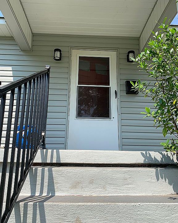 2nd image of 1021 Senator St