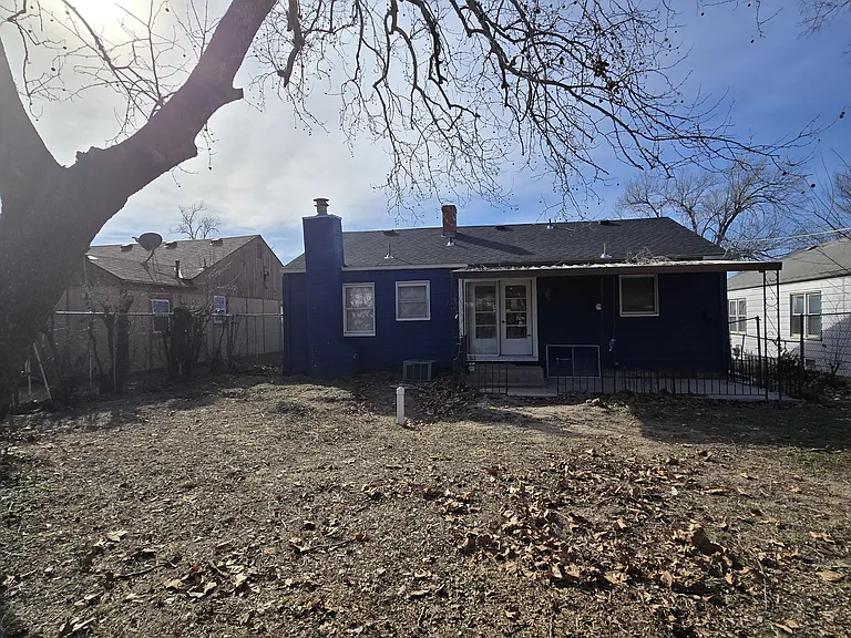 1928 N Volutsia Ave — Photo 38