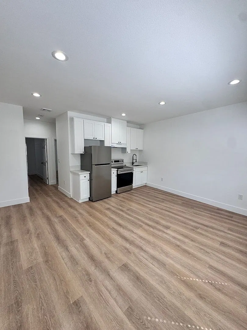 5201 E Anaheim Rd. — Photo 2