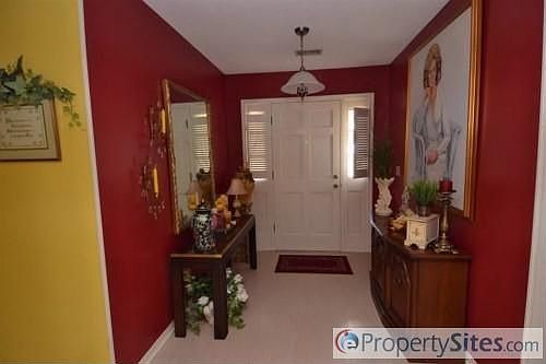 4th image of 330 Robinhood Dr