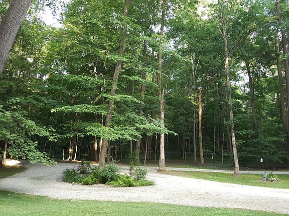 4th image of 2885 Woodland Dr