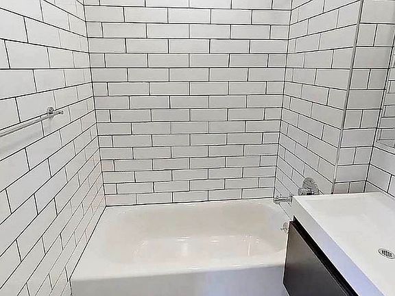 4th image of 814 Amsterdam Ave #8Z